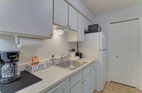 North Canton Apartment | Central & Cozy 1BR near Hall of Fame/Airport