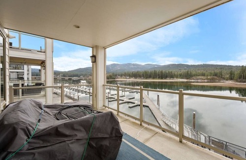 Post Falls Condo | Central Post Falls Condo with River View & Balcony BBQ