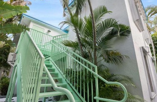 Victoria Park Hotel | CERSEI LANNISTER SUITE at THE KarINN BOUTIQUE HOTEL - Downtown Ft Lauderdale 6