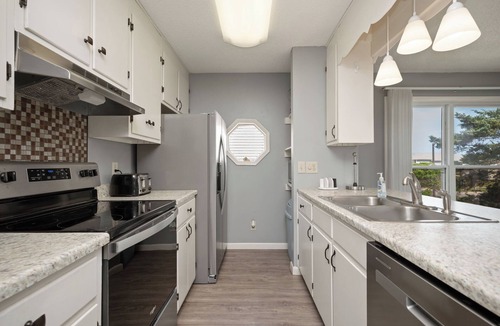Long Beach House | Changes in L'Attitude: Ocean Views and a Short Walk to the Sand