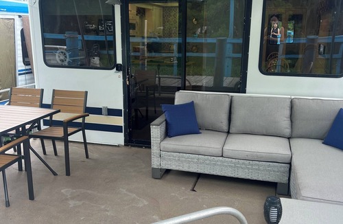 River Ridge Boat Rental | Charming 2-bedroom house boat on St John’s River in peaceful DeLand “Exeter”