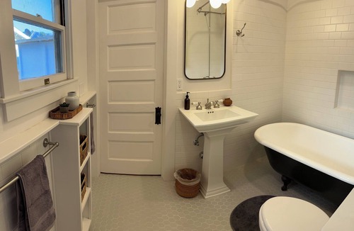 Santa Paula House | Charming 2-bedroom bungalow in Santa Paula with WiFi, AC