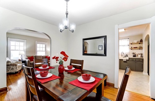 Westgate House | Charming 3 bdr! City location! Great parking!