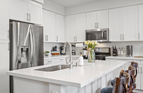 Orange House | Charming 3-Bedroom Family Home in Orange – Pet-Friendly & Modern