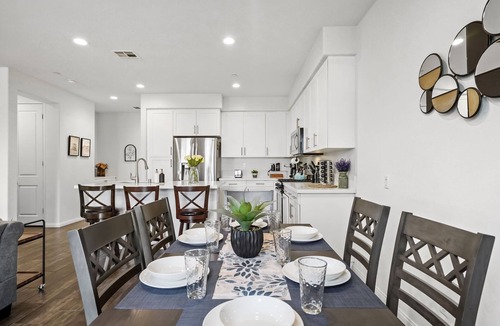 Orange House | Charming 3-Bedroom Family Home in Orange – Pet-Friendly & Modern