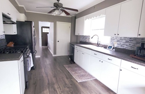 Brewster House | Charming 3-bedroom house with AC, fitness equipment, WiFi in brilliant Brewster