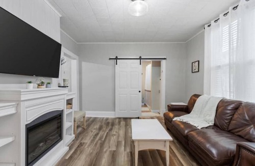 Martins Ferry House | Charming and quaint updated home