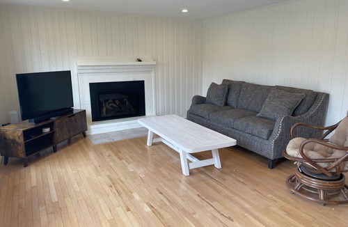 Hampton House | Charming beach cottage in highly desirable Plaice Cove district, Hampton