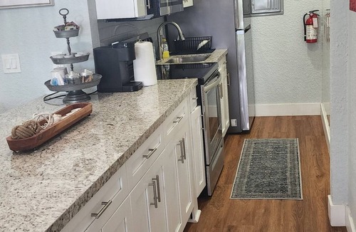 Hollywood Condo | Charming beachfront condo 70 steps to Hollywood Beach, pool & free parking!