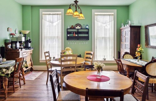 Glasgow Cottage | Charming Carroll Cottage in Historic Downtown Glasgow, KY