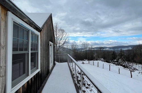Brookline Cottage | Charming farm cottage with mountain views