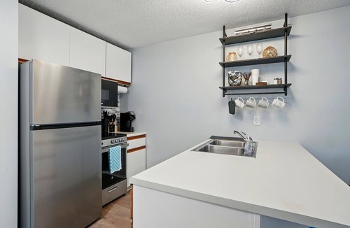 Oak Harbor Condo | Charming first floor condo on the canal of Lake Erie