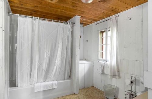 Lyme House | Charming Five-Person Cabin Rental in Connecticut River Valley of New Hampshire