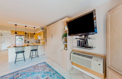 South Beach Condo | Charming Ground Floor studio condo near beach with tennis, pickleball, & water views