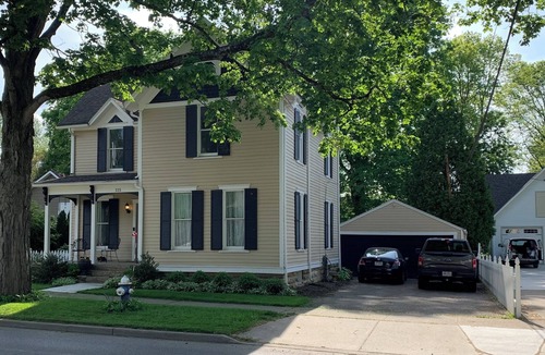 Granville House | Charming Historic 4-bedroom House in Downtown Granville with AC and WiFi