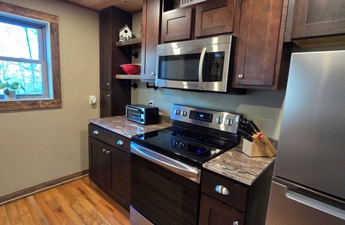 Dahlonega Cabin | Charming rustic cabin with loft bed, fire pit and creek in beautiful Dahlonega
