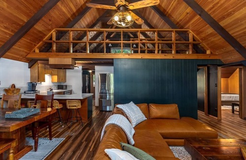 Packwood Cabin | Charming, rustic cabin on the golf course