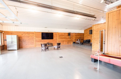 Canal Fulton Cottage | Charming Smucker's Cottage with Hot Tub