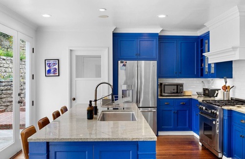 Westwood House | Charming Traditional Westwood 3BR Beautiful Garden
