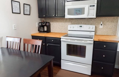 Massillon Apartment | Cherry Nirvana - 2BR Apartment
