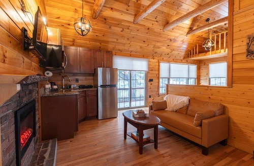 Bethlehem Cabin | Chestnut Studio #12 - Cozy Lakefront Cabin Retreat