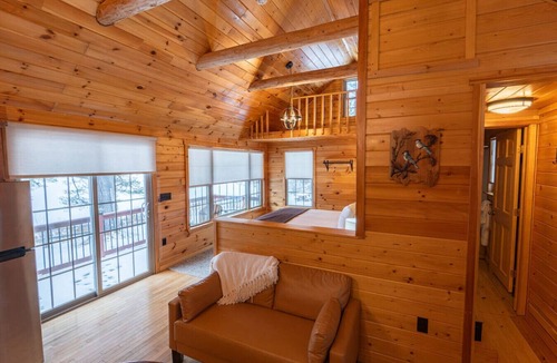 Bethlehem Cabin | Chestnut Studio #12 - Cozy Lakefront Cabin Retreat