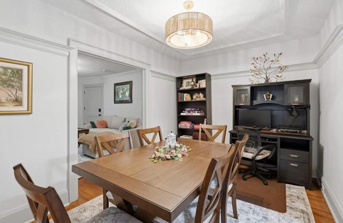 The Beaches House | Chic 2BR With Workspace - 2-Min Walk to Beach