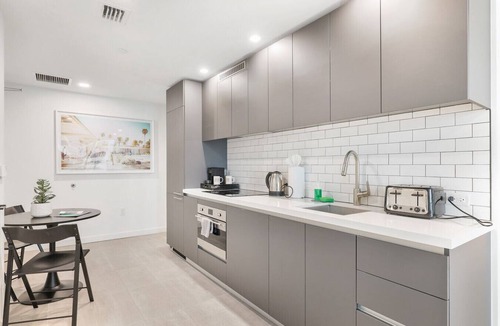 Downtown Miami Apartment | Chic Downtown Studio With Rooftop Pool and Gym
