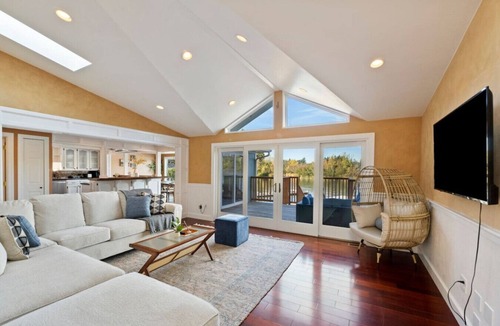 Fort Lewis House | Chic Lakefront 2BR/2BA Upper Unit | BBQ Deck