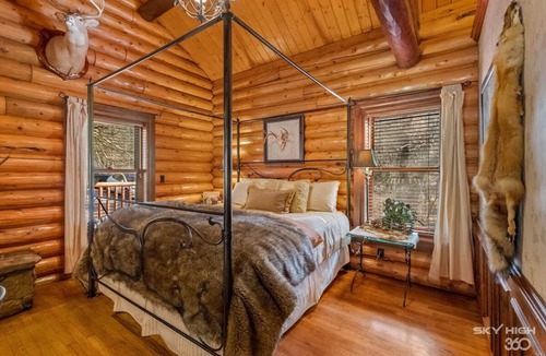 Eureka Springs Cabin | Cinnamon Valley - The Cattail