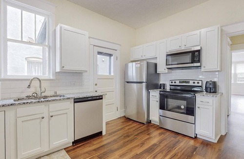 Huning Highland Historic District Apartment | Close to everything ABQ, #B Stay here!