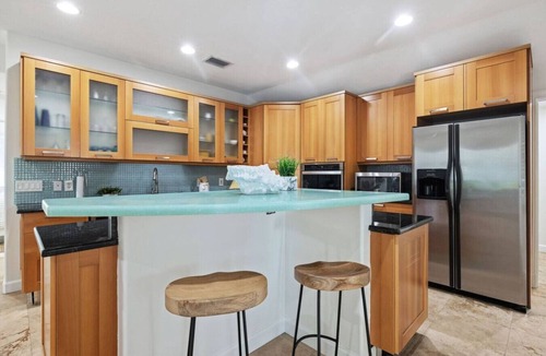 Ilexhurst House | Coastal Craftsman + Pet Friendly | Steps to the Beach