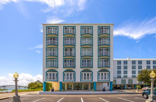 Midtown Ocean City Hotel | Coconut Malorie Resort Ocean City, an Ascend Collection Hotel