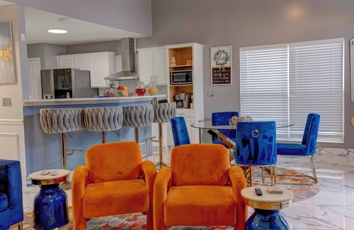 Easton House | Columbus Airport & Easton Mall HomenHot Tub/Theater/Sports Bar Much More