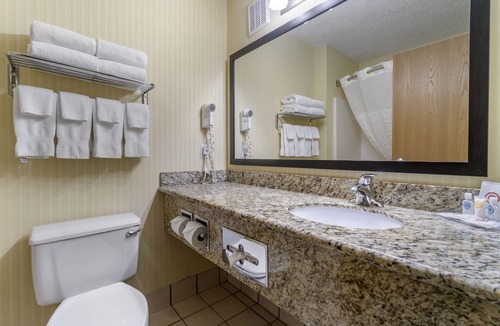 Canyon Park Hotel | Comfort Inn & Suites Bothell - Seattle North