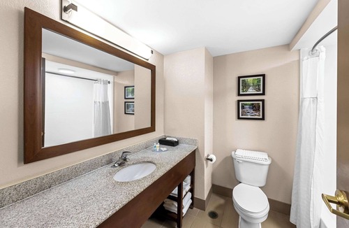 Heath Hotel | Comfort Inn & Suites Heath - Newark South