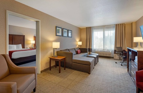 Spenard Hotel | Comfort Suites Anchorage International Airport