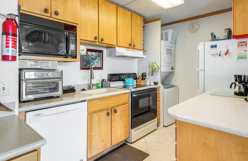Kihei Condo | Condo w/Private Lanai, Ocean View & On-Site Pool!