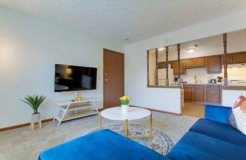 North Canton Apartment | Contemporary 1 BD | Near Hall of Fame & Airport