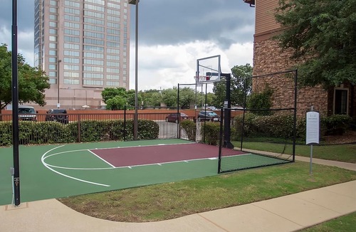 Vance Jackson Apartment | Convenient Accommodation w/Fully-equipped Kitchen | Free Breakfast
