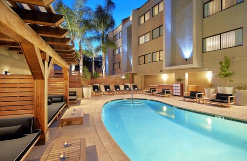 Calabasas House | Convenient Stay, Superb Location! 4 Family-friendly Units, Dogs Allowed, Pool