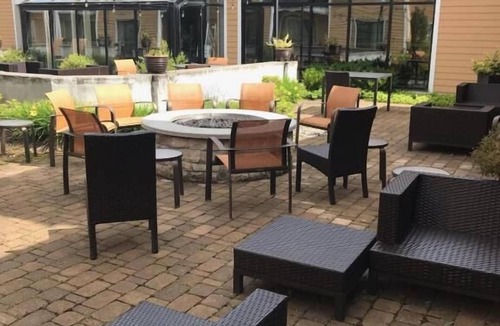 Bridle Trails Hotel | Convenient Stay, Superb Location! Close to Volunteer Park Water Tower, w/Pool!