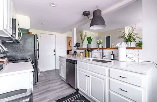 Victorian Village House | Convention - Private Parking - Pets - Short North