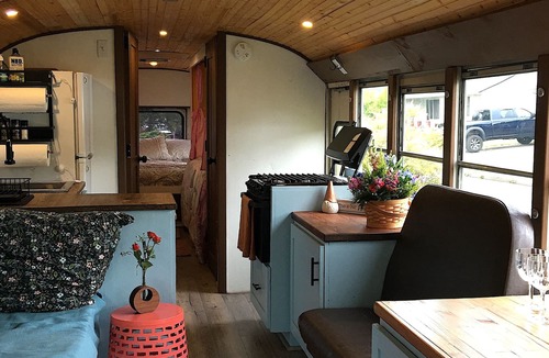 Central Oregon House | Converted School bus - unique suburban glamping