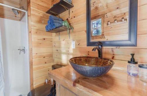 Logan House | Copperhead Cabin- Hocking Hills Hot Tub Games