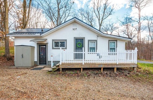 Portage Lakes House | Cottage in Portage Lakes! Close to everything!