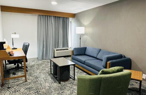 Canton Hotel | Country Inn & Suites by Radisson, Canton near Hall of Fame