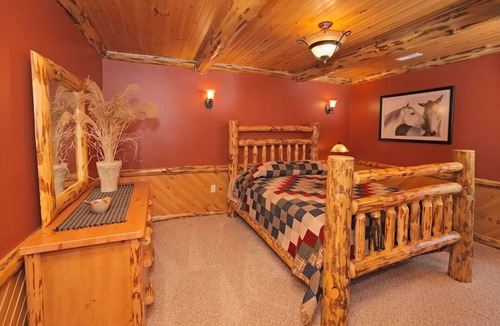 Dundee Cabin | Countryside Overlook Suite: Luxury, Lodge Suite in Amish Country, Ohio.