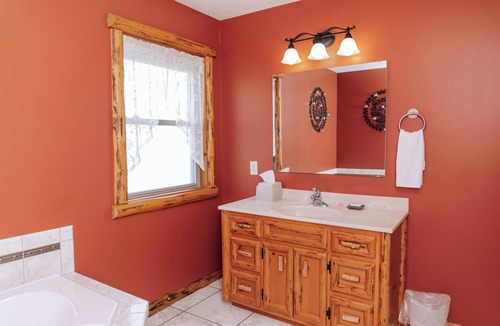 Dundee Cabin | Countryside Overlook Suite: Luxury, Lodge Suite in Amish Country, Ohio.