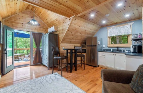 Dahlonega Cabin | Couples Carriage House Retreat - Wineries & Hiking